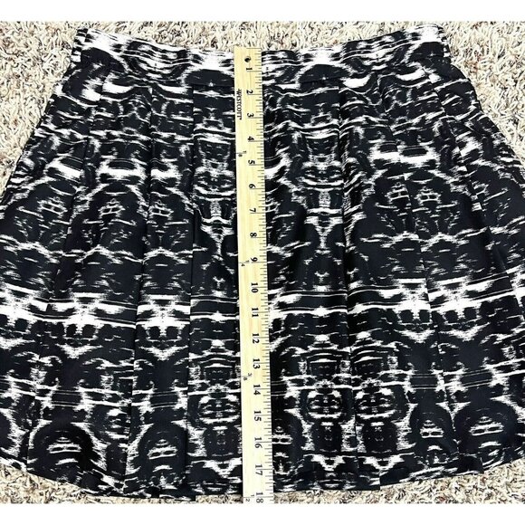 J. CREW Womens SIZE 4 Blurred Ikat Pleated Black/White Printed SKIRT B4435 EUC - Picture 5 of 9